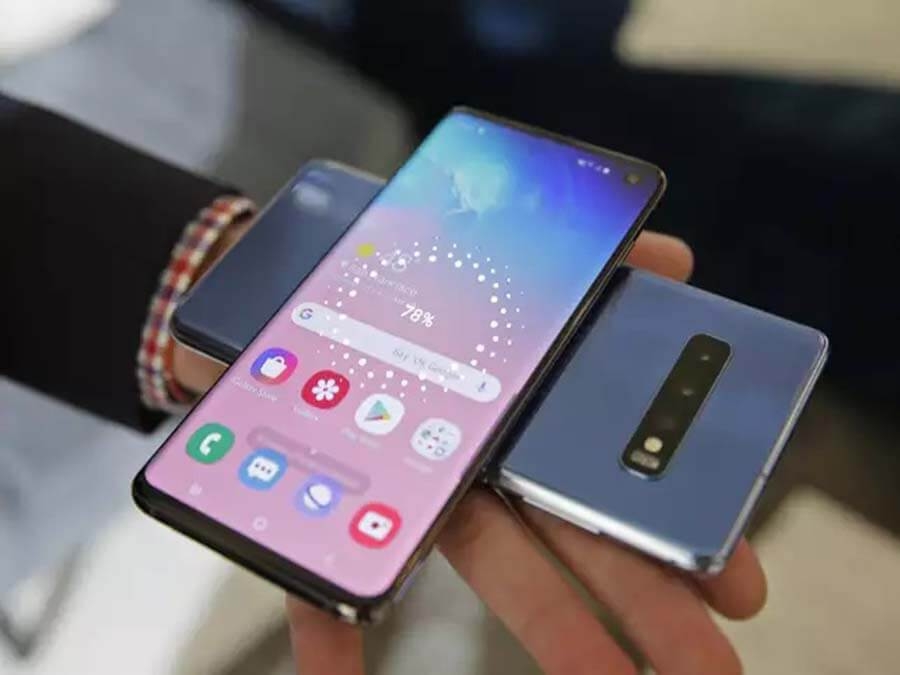 Sạc pin mọi lúc bằng một chiếc Galaxy khác Sạc pin mọi lúc bằng một chiếc Galaxy khác