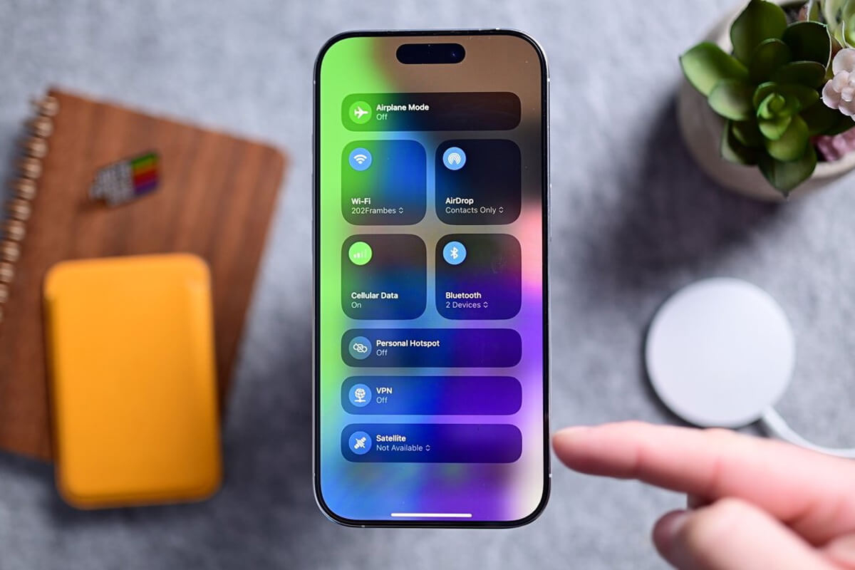 iOS 18.5 chính thức ra mắt với hình nền mới, hỗ trợ vệ tinh cho iPhone 13 và hơn thế nữa - Hình 3 iOS 18.5 - Hình 3