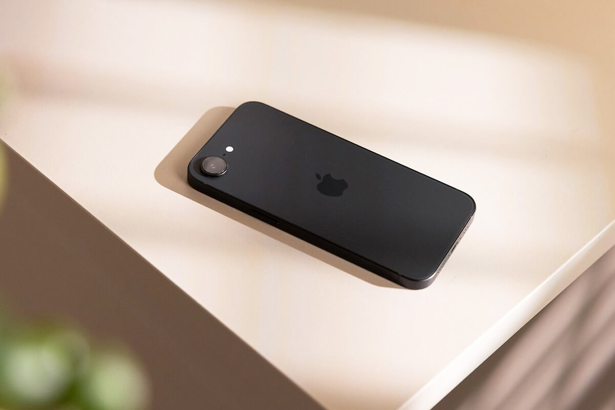 iPhone 17e có nguy cơ bay màu để nhường chỗ cho iPhone 18e? - Hình 2 iPhone 17e - Hình 2