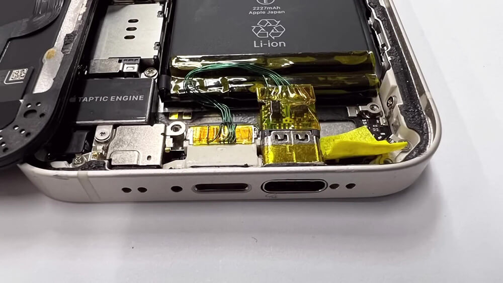 Bất ngờ lộ diện chiếc iPhone có cả cổng Lightning và USB-C - Hình 2
