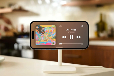 Cách bật phát nhạc toàn màn hình với chế độ StandBy iPhone