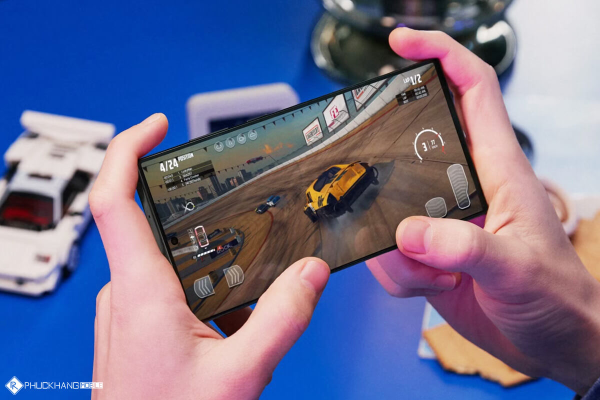 Có nên sạc pin Samsung qua đêm không