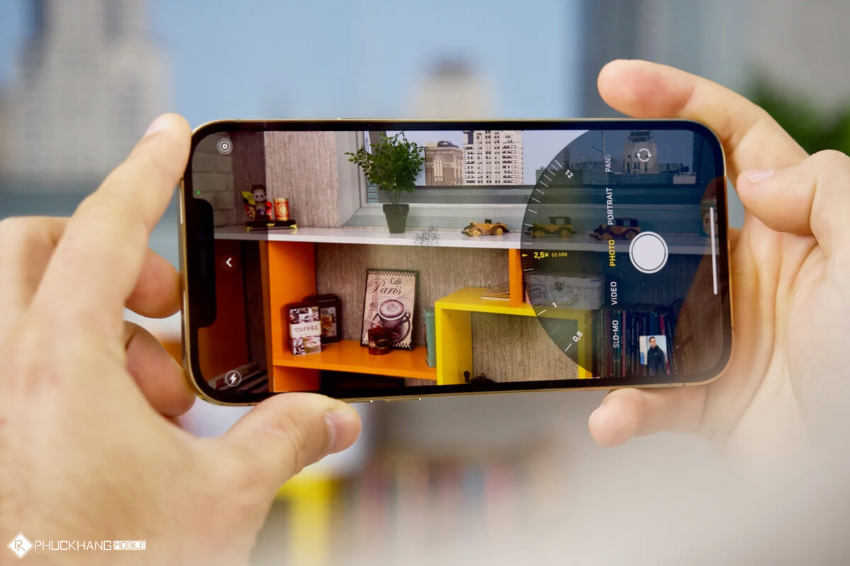 Camera iPhone 13 bị đốm mờ