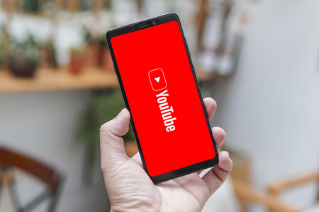 Cách nghe nhạc trên YouTube khi tắt màn hình điện thoại Samsung