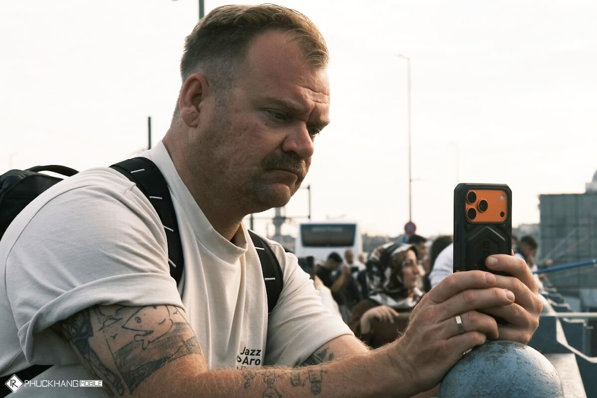 Có nên tắt cảnh báo iPhone quá gần? Cách tắt Screen Distance trên iPhone