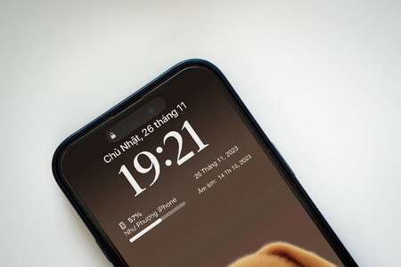 Cách xem lịch âm trên màn hình khóa iPhone chỉ với vài cái chạm