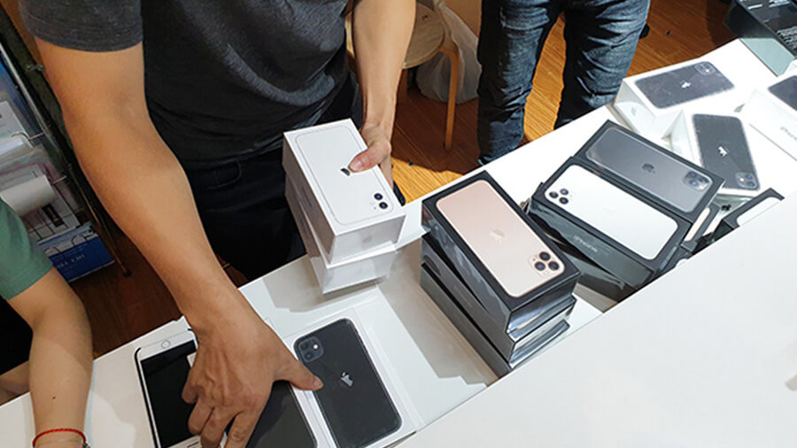 Chiếc iPhone 12 đầu tiên về Việt Nam sẽ có giá không dưới 200 triệu đồng - Hình 3