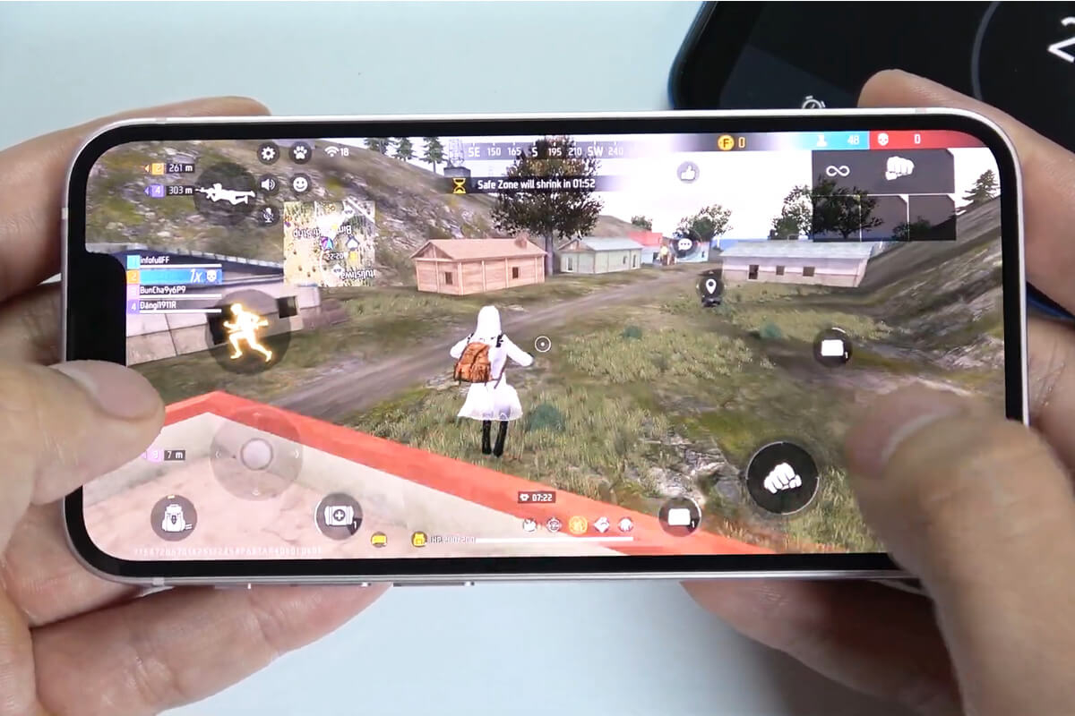 Chọn iPhone 12 Pro cũ hay iPhone 13 mini like new - Hình 2