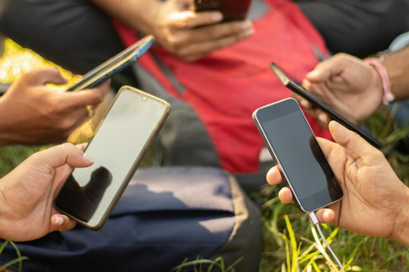 Tắt điện thoại thường xuyên: Bí quyết giúp bảo vệ thiết bị và sức khỏe của bạn