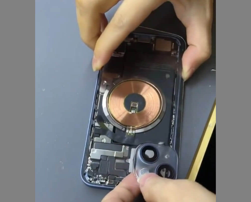 Cùng chiêm ngưỡng chiếc iPhone 14 với mặt lưng trong suốt độc đáo - Hình 2 Cùng chiêm ngưỡng chiếc iPhone 14 với mặt lưng trong suốt độc đáo - Hình 2