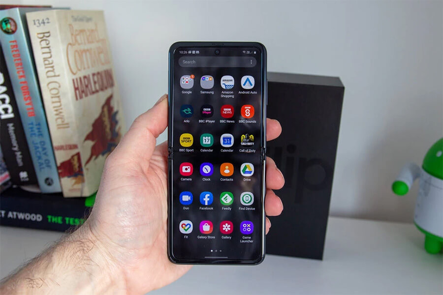 Đánh giá chi tiết Samsung Galaxy Z Flip: Chiếc điện thoại màn hình gập siêu độc đáo - Hình 9