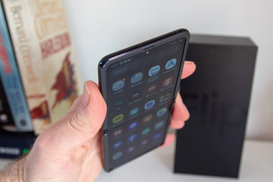 Đánh giá chi tiết Samsung Galaxy Z Flip: Chiếc điện thoại màn hình gập siêu độc đáo - Hình 12