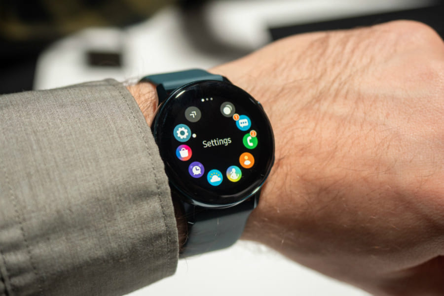 Watch Active sử dụng hệ điều hành Tizen