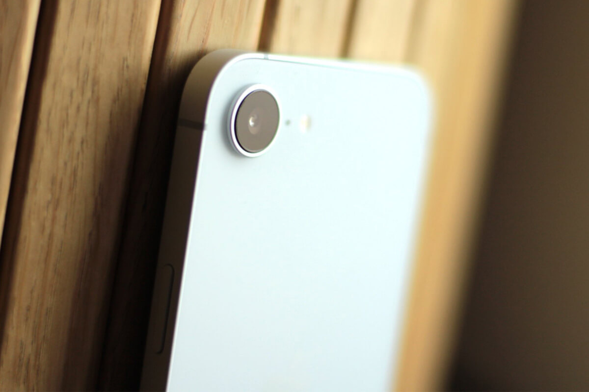 Đánh giá iPhone 16e - Hình 2