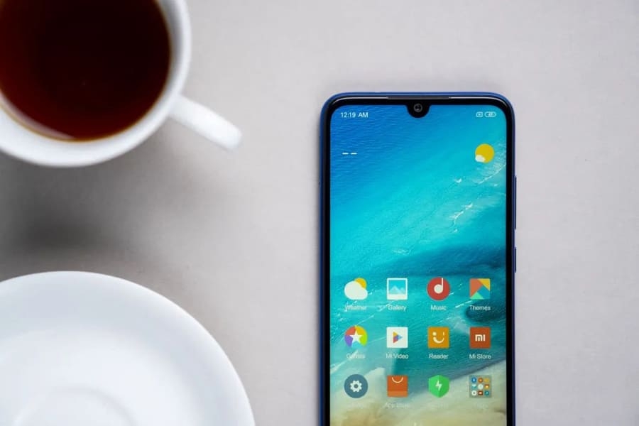 Màn hình tràn cạnh với notch kiểu giọt nước