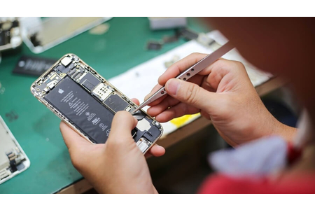 Địa chỉ thay pin điện thoại iPhone chính hãng uy tín, giá rẻ tại TP.HCM