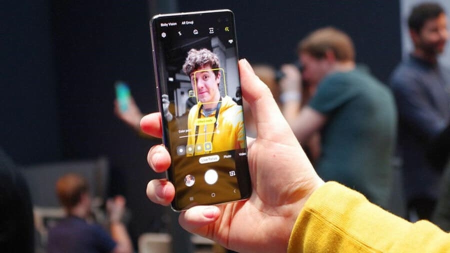 Camera selfie "giấu nhẹm" dưới màn hình
