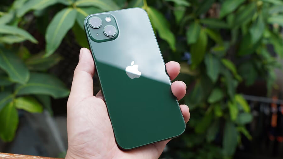 Giá iPhone 13 256GB quốc tế hiện tại bao nhiêu? Quá sốc vì rẻ hơn máy chính hãng đến 28%