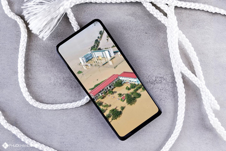 Hỗ trợ sửa điện thoại miễn phí, đồng hành cùng người dùng sau bão lũ