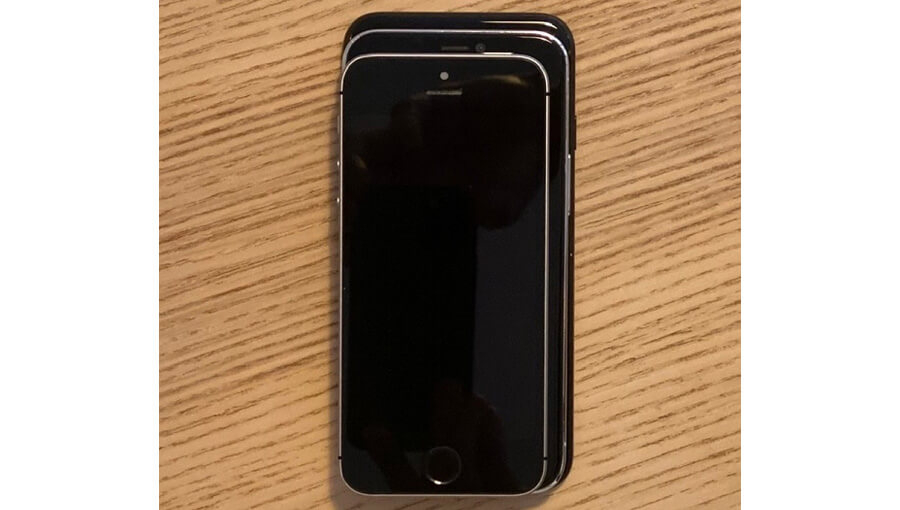 iPhone 12 5.4 inch bỗng dưng "lộ diện" ngoài đời thực - Hình 3