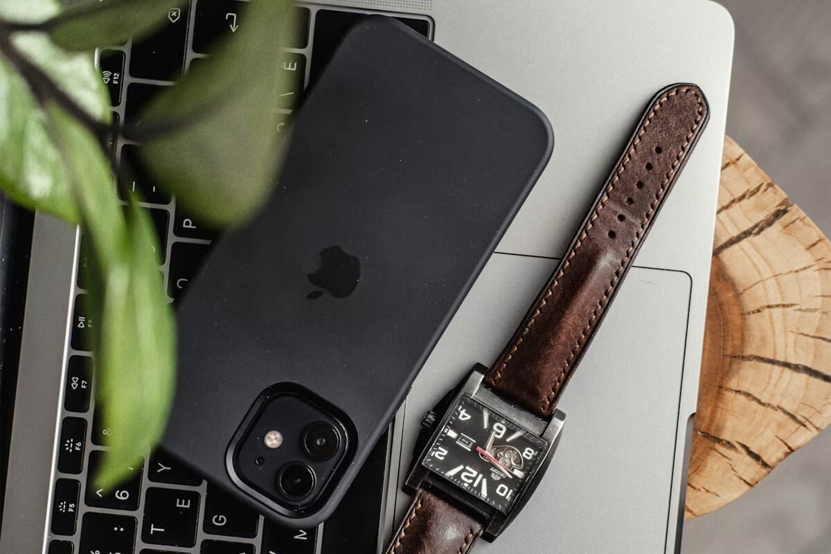 Mẫu iPhone tiêu chuẩn nhỏ gọn nào phù hợp với bạn? - Hình 1 iPhone 12 cũ