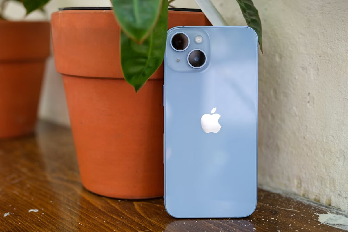 Mẫu iPhone tiêu chuẩn nhỏ gọn nào phù hợp với bạn? - Hình 3 iPhone 14 cũ