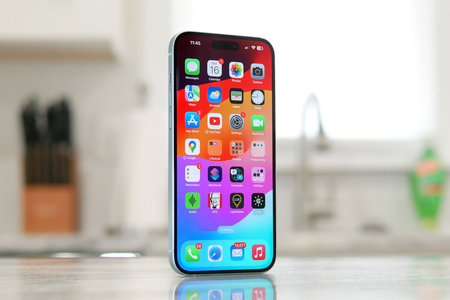 Giảm giá sâu, liệu iPhone 15 có còn 'ngon' trong năm 2025?