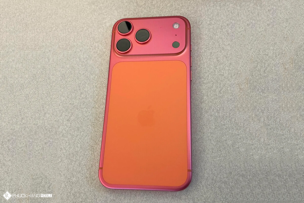 Xuất hiện iPhone 17 Pro Max vàng hồng: Màu mới hay lỗi của Apple? - Hình 3 iPhone 17 Pro Max vàng hồng - Hình 3