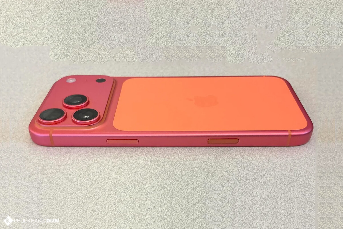 Xuất hiện iPhone 17 Pro Max vàng hồng: Màu mới hay lỗi của Apple? - Hình 1 iPhone 17 Pro Max vàng hồng - Hình 1