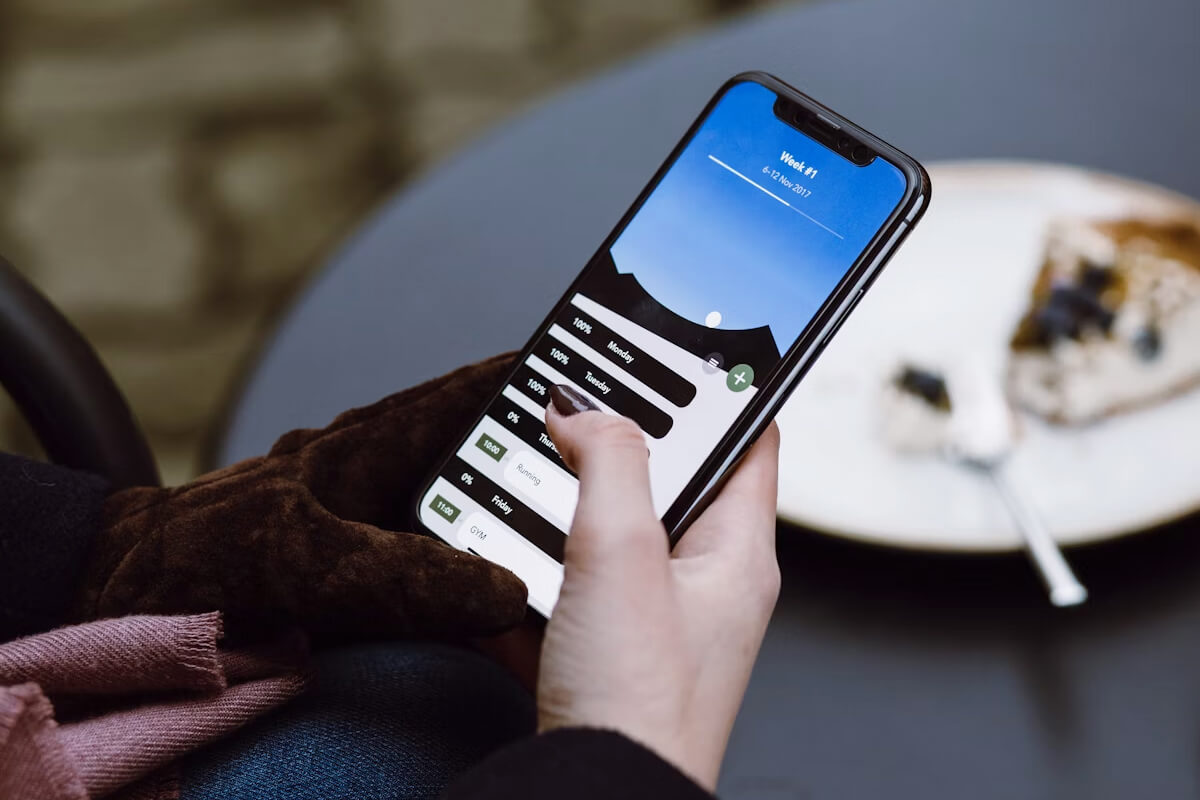 Những mẫu iPhone cho nữ có thiết kế gọn nhẹ, chụp hình đẹp, đáng mua năm 2024 - Hình 1 iPhone cho nữ - Hình 1