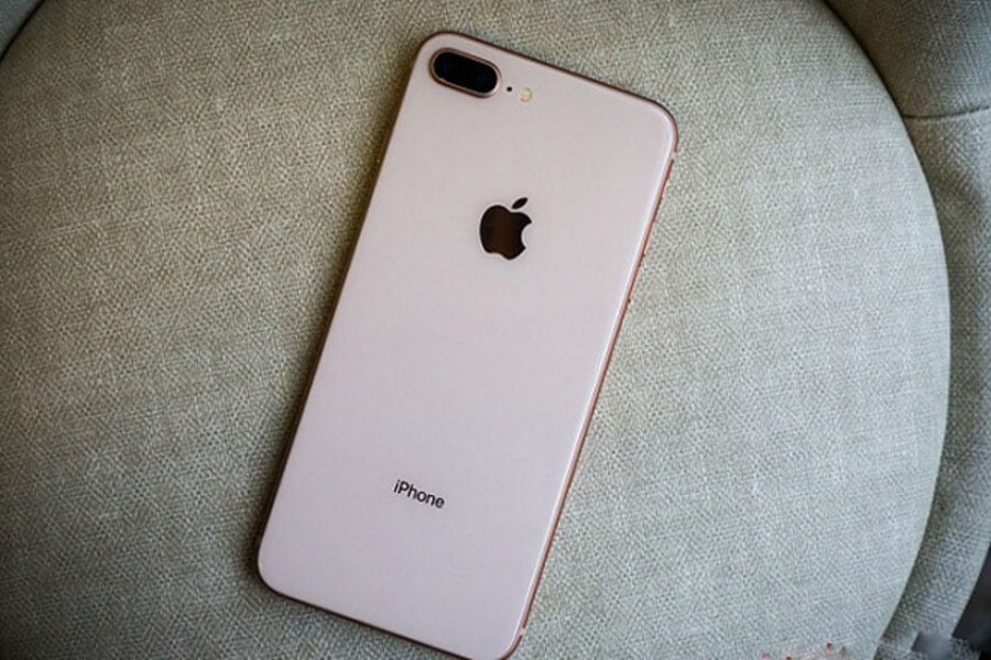 So với iPhone X thì iPhone 8 Plus mang tới sự lựa chọn tốt hơn về hiệu quả kinh tế. So với iPhone X thì iPhone 8 Plus mang tới sự lựa chọn tốt hơn về hiệu quả kinh tế.