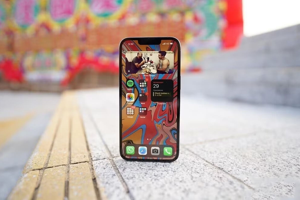 Mẫu iPhone từng khiến cả thế giới há hốc nay chỉ còn khoảng 10 triệu - Hình 2 Màn hình iPhone 13 Pro cũ