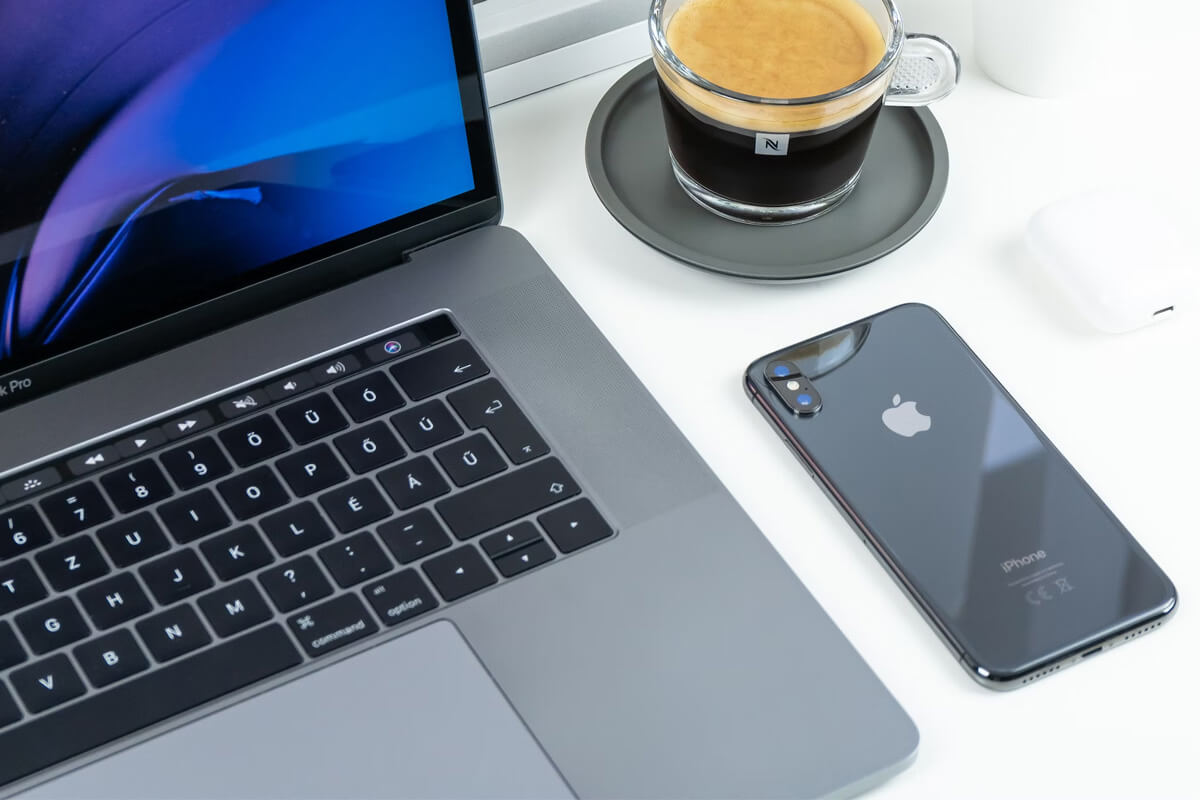 Apple sắp tới có thể sẽ công bố iPhone và MacBook màu đen nhám - Hình 2 Apple sắp tới có thể sẽ công bố iPhone và MacBook màu đen nhám - Hình 2