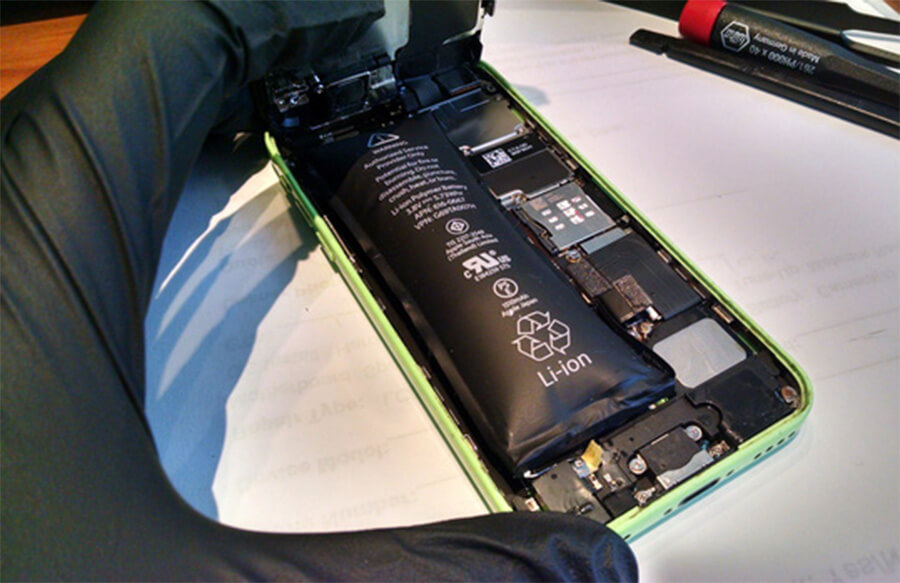 Kết cục đáng sợ của việc vứt xó smartphone cũ trong tủ từ lâu mà ít để ý - Hình 2