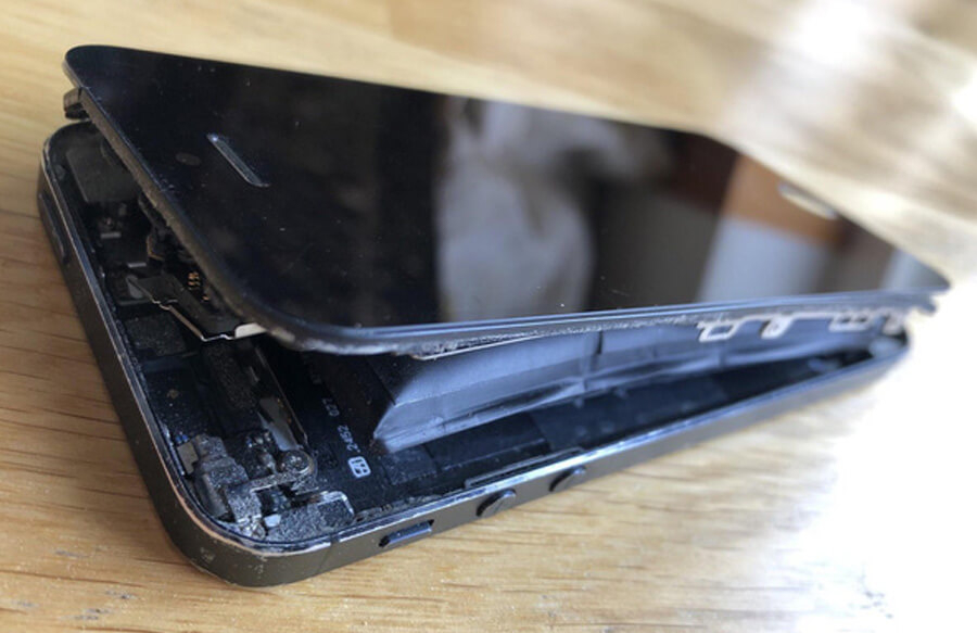 Kết cục đáng sợ của việc vứt xó smartphone cũ trong tủ từ lâu mà ít để ý - Hình 1