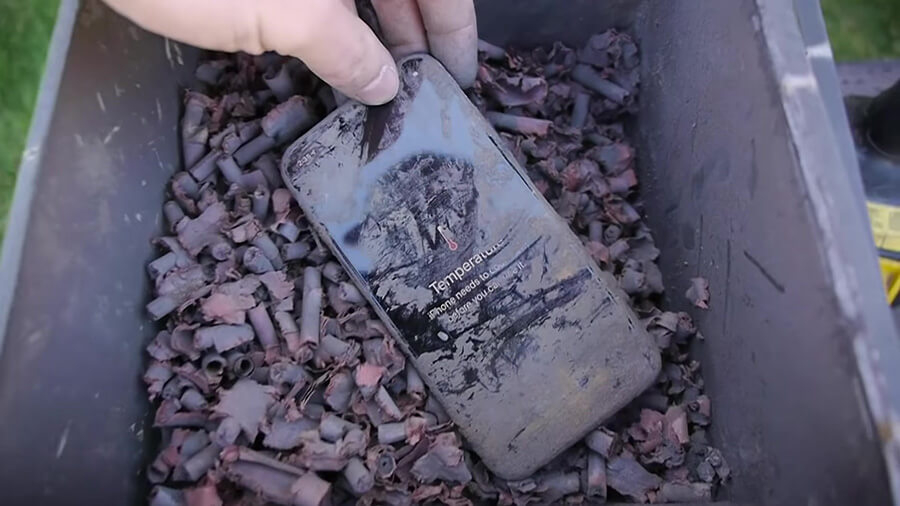 Kết quả khi "nhốt" iPhone 11 Pro cùng với hàng trăm quả pháo phát nổ - Hình 3 Kết quả khi "nhốt" iPhone 11 Pro cùng với hàng trăm quả pháo phát nổ - Hình 3