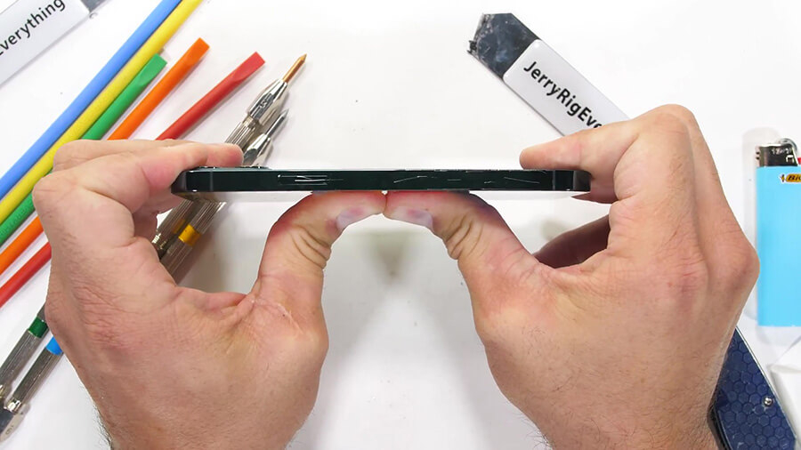 Kiểm tra độ bền iPhone 12 Pro được thực hiện bởi JerryRigEverything - Hình 5
