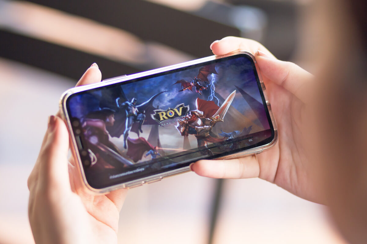 Lý do iPhone cũ đáng mua hơn điện thoại tầm trung đời mới - Hình 2 iPhone Pro cũ vẫn mượt mà với iOS mới