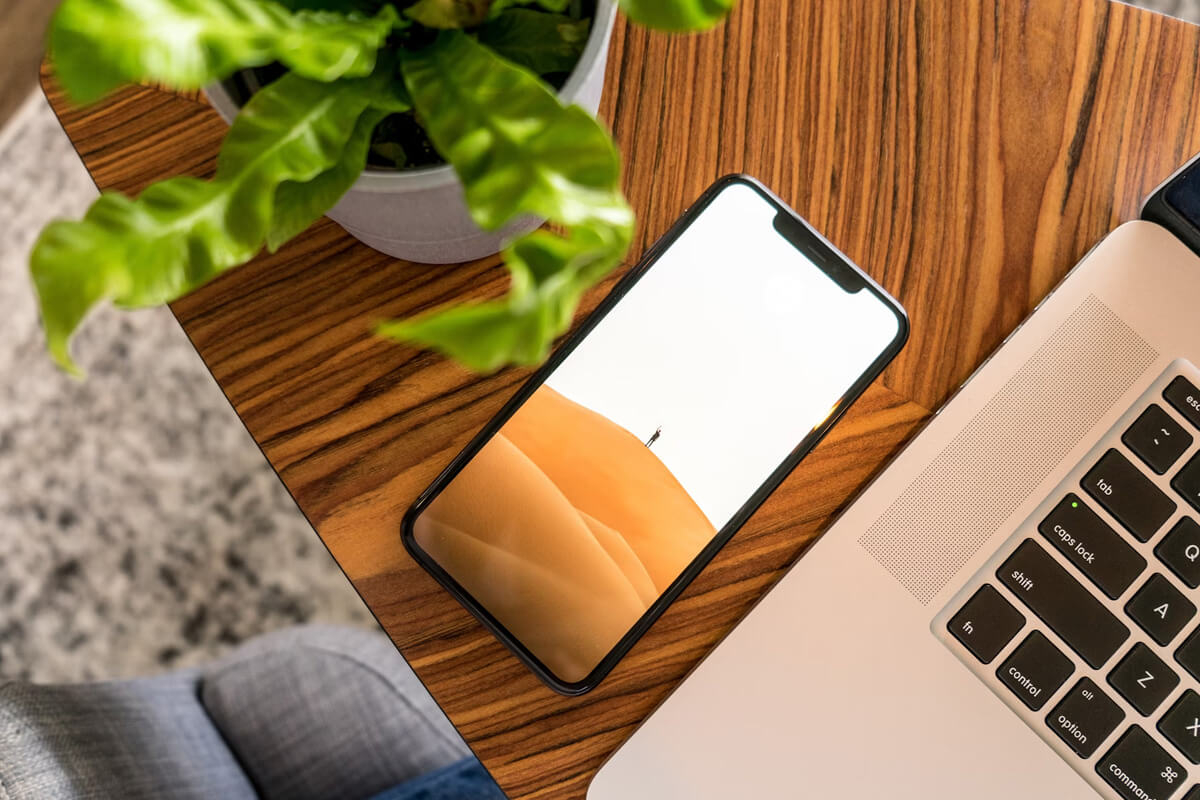 Lý do iPhone cũ đáng mua hơn điện thoại tầm trung đời mới - Hình 4 iPhone Pro cũ vượt trội so với điện thoại tầm trung Android