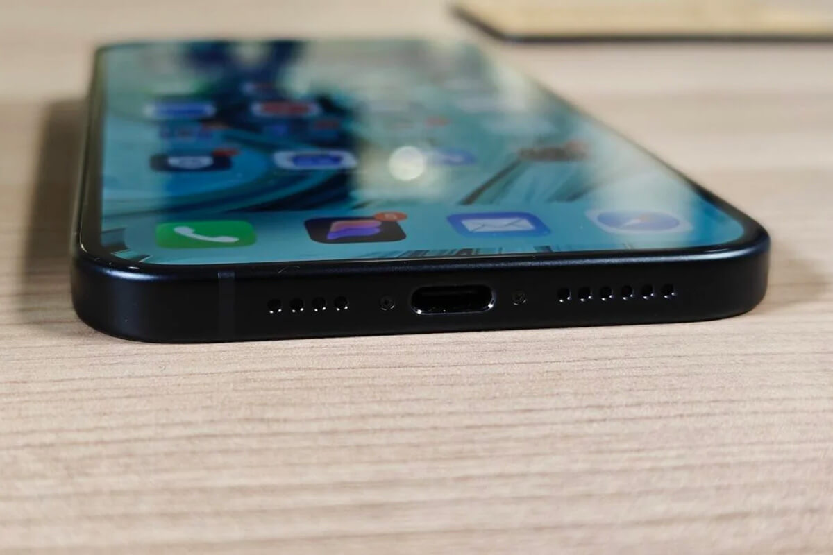 Cổng sạc iPhone 15 Plus