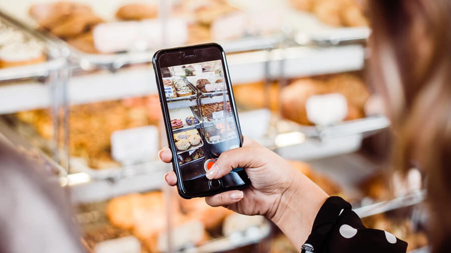 Mẫu iPhone này vẫn đang "cháy hàng" dù đã "lỗi thời" - Hình 4 Mẫu iPhone này vẫn đang "cháy hàng" dù đã "lỗi thời" - Hình 4