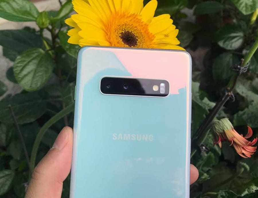 Camera S10+ với cụm 3 camera sau. Camera S10+ với cụm 3 camera sau.