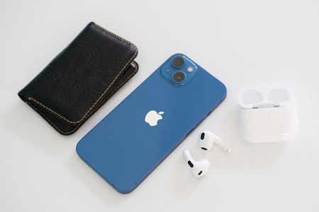 Mừng xuân sang, iPhone 13 cũ giảm kịch sàn chỉ còn từ 10.45 triệu kèm trả góp 0%