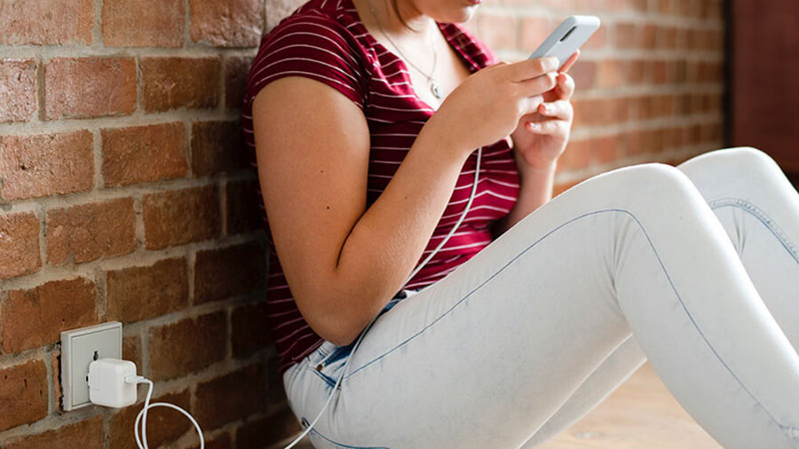 Nên chọn sạc pin smartphone có dây hay không dây? - Hình 2