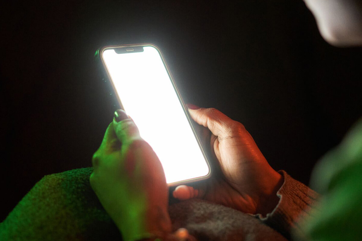 Màn hình iPhone bị lưu ảnh - Hình 2