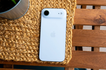 Trên tay iPhone Air 2025: iPhone mỏng nhất lịch sử Apple với thiết kế Titan và camera Fusion 48MP