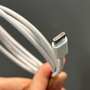 Cáp dây dù 20W Type C - Lightning 1m