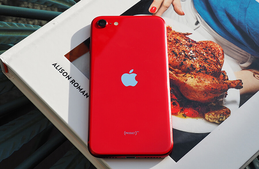 Sắc xuân thêm rực rỡ cùng 5 mẫu iPhone màu đỏ đẹp mê hồn, mua ngay về chơi Tết thôi - Hình 3 Sắc xuân thêm rực rỡ cùng 5 mẫu iPhone màu đỏ đẹp mê hồn, mua ngay về chơi Tết thôi - Hình 3