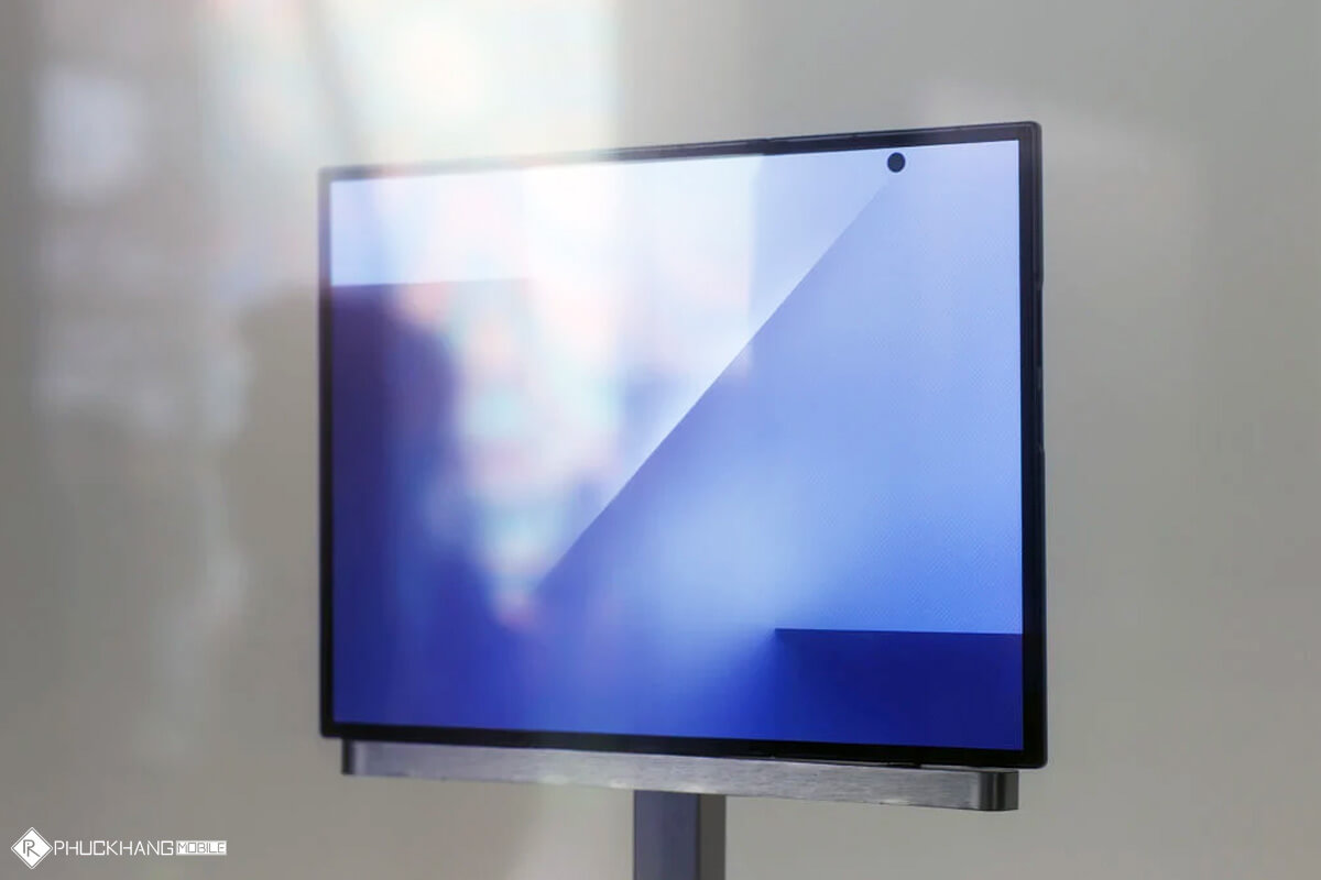 Điện thoại gập 3 màn hình