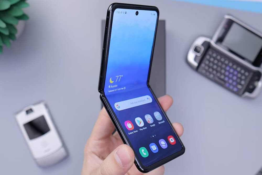 Dù ra mắt đã lâu nhưng Galaxy Z Flip thế hệ đầu vẫn nhận được cập nhật One UI 5.0 Dù ra mắt đã lâu nhưng Galaxy Z Flip thế hệ đầu vẫn nhận được cập nhật One UI 5.0